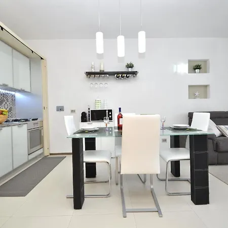 Schoene In Apartamento